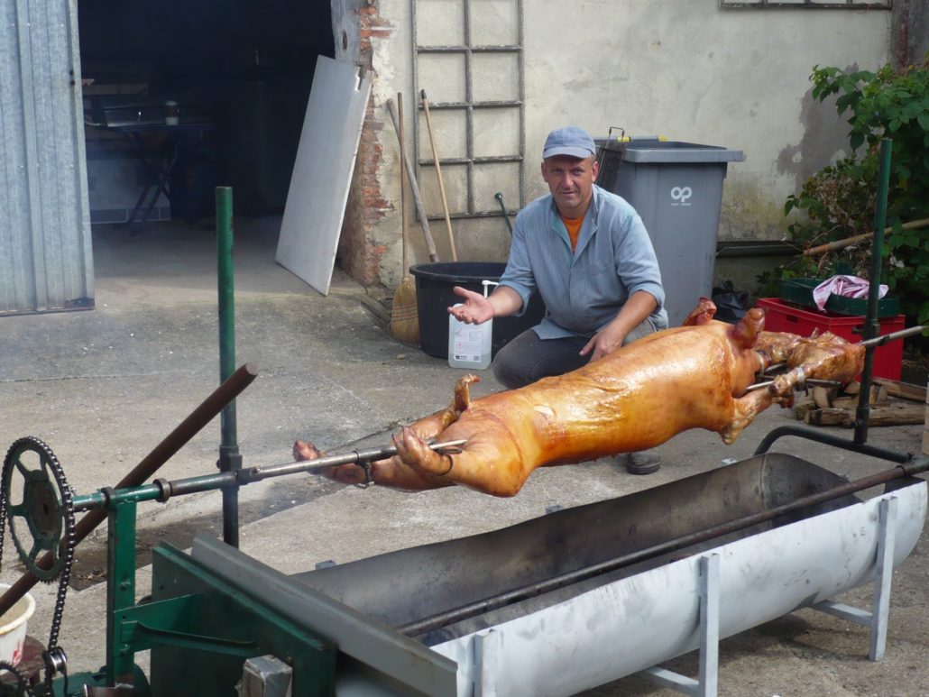 Cochon grillé préparé par un traiteur dans le 49